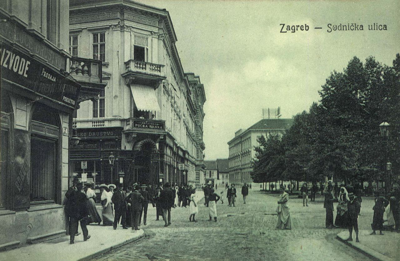 Zrinjevac, oko 1910. godine, u prednjem dijelu Nikolićeva ulica (današnja Teslina), u pozadini Sudnička ulica (današnja Amruševa), oko 1910. godine